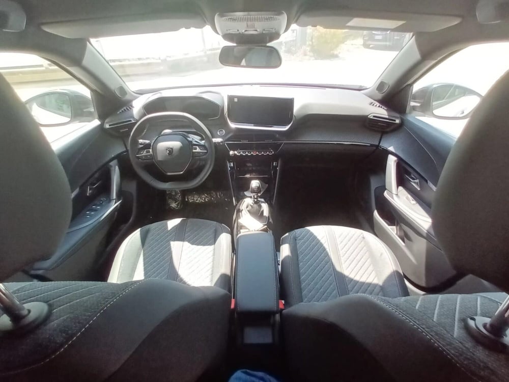 Peugeot 2008 nuova a Bari (10)