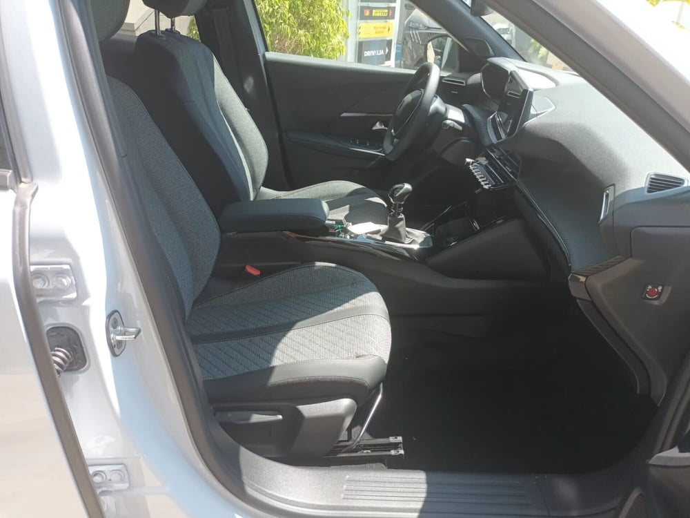Peugeot 2008 nuova a Bari (11)