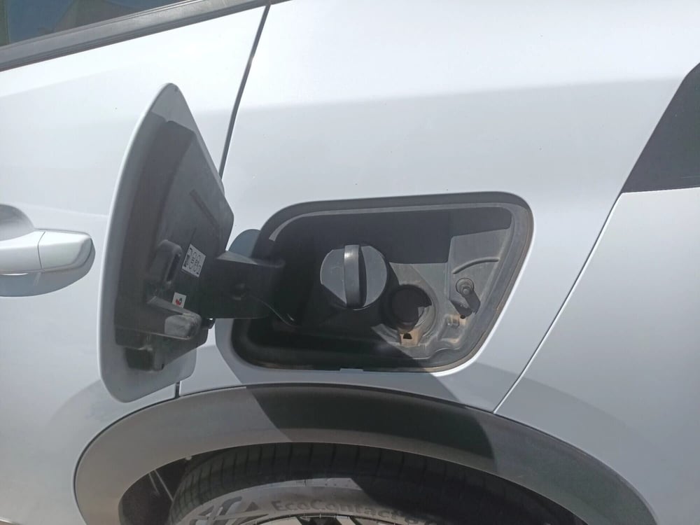 Peugeot 2008 nuova a Bari (16)