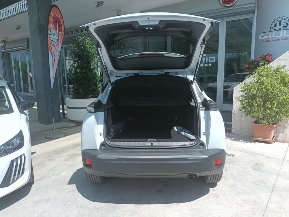 Peugeot 2008 nuova a Bari (18)