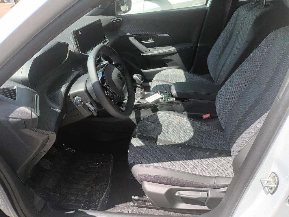 Peugeot 2008 nuova a Bari (7)