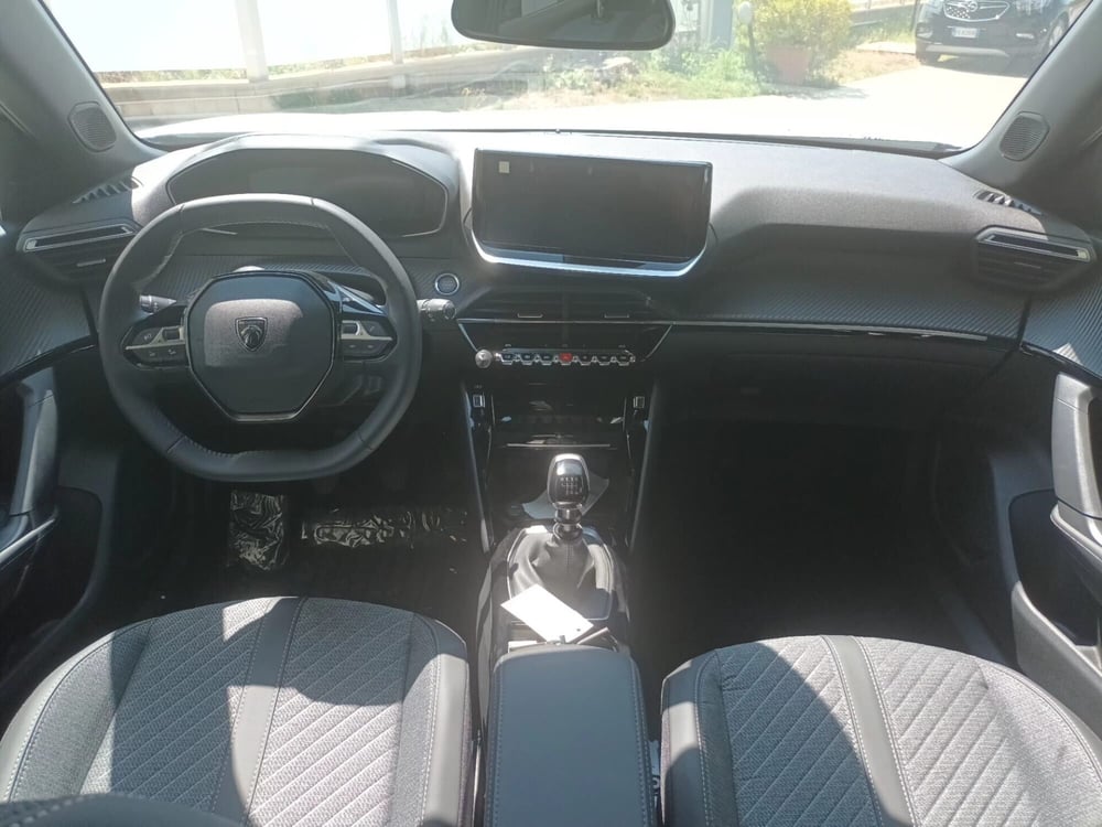 Peugeot 2008 nuova a Bari (8)