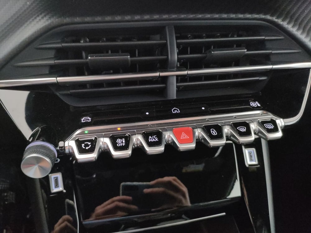 Peugeot 2008 nuova a Caserta (19)