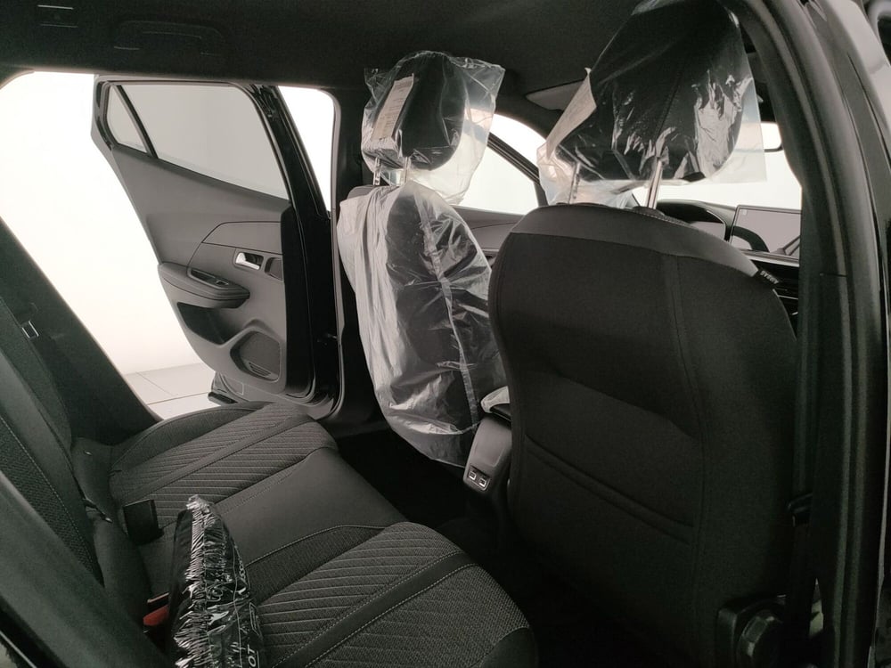 Peugeot 2008 nuova a Caserta (9)