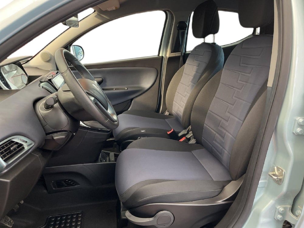Lancia Ypsilon usata a Torino (10)