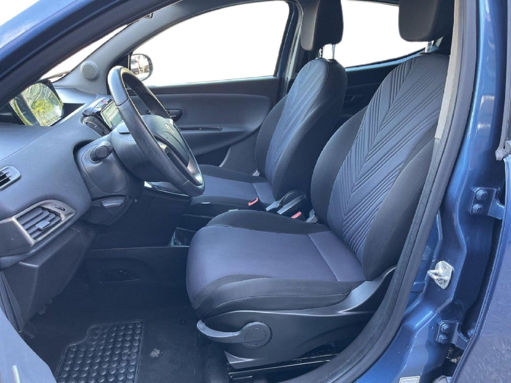 Lancia Ypsilon usata a Torino (10)