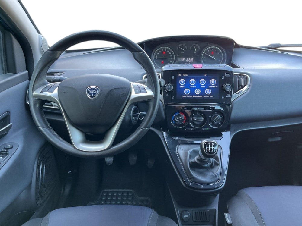 Lancia Ypsilon usata a Torino (11)