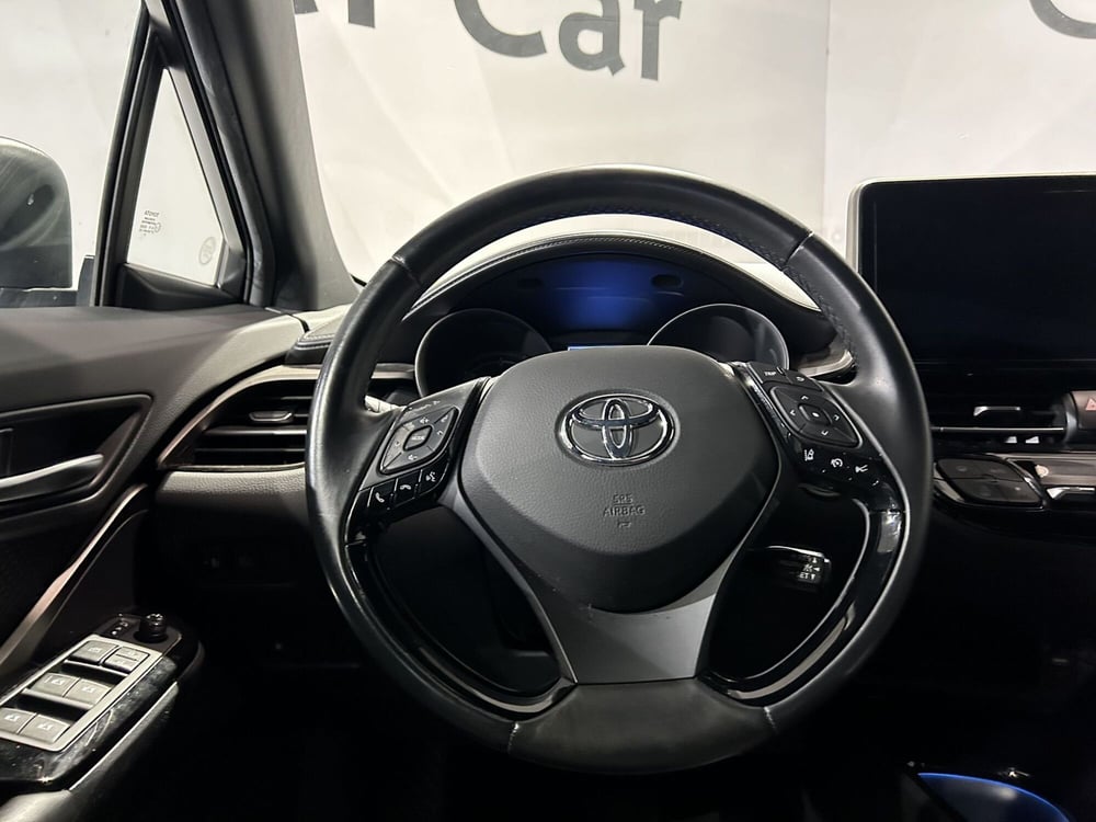 Toyota Toyota C-HR usata a Milano (10)