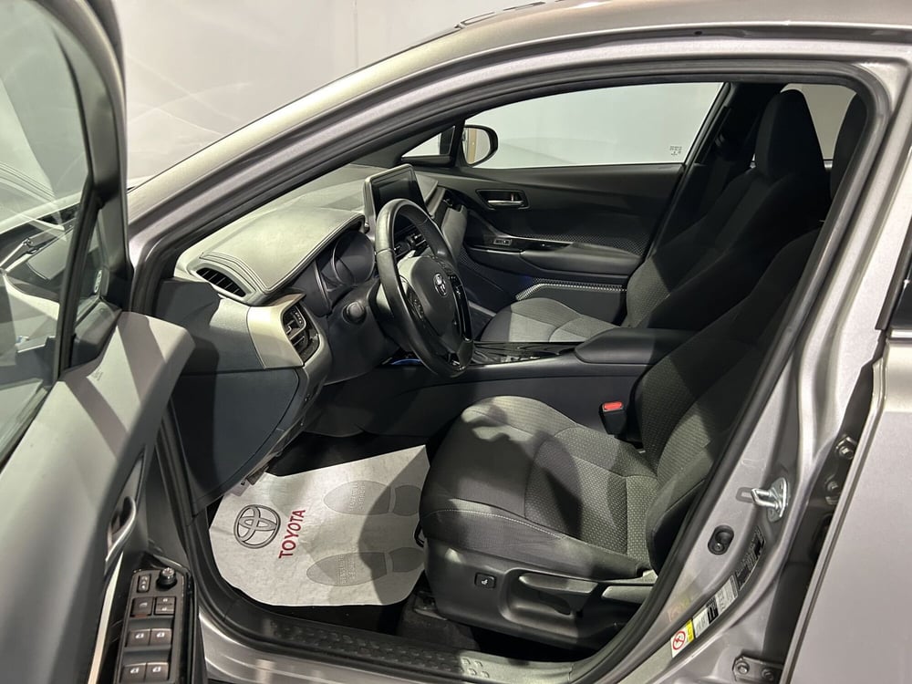 Toyota Toyota C-HR usata a Milano (12)