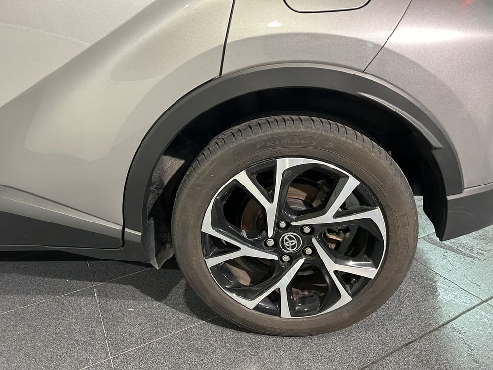 Toyota Toyota C-HR usata a Milano (14)