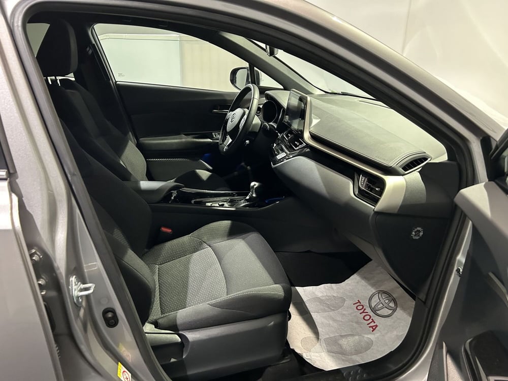Toyota Toyota C-HR usata a Milano (6)