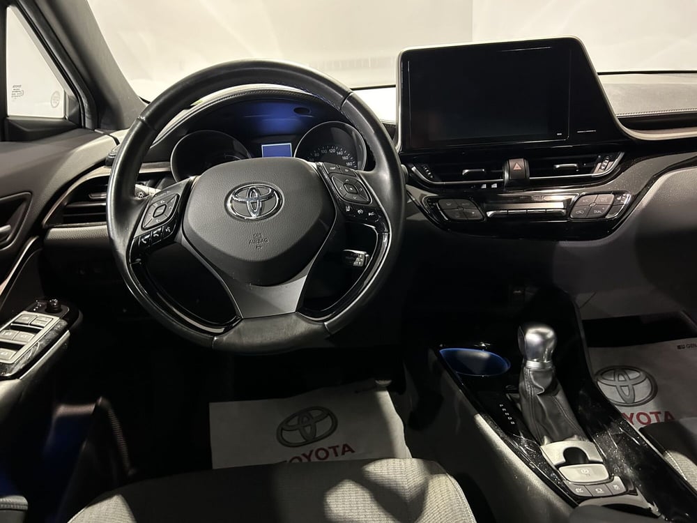 Toyota Toyota C-HR usata a Milano (9)