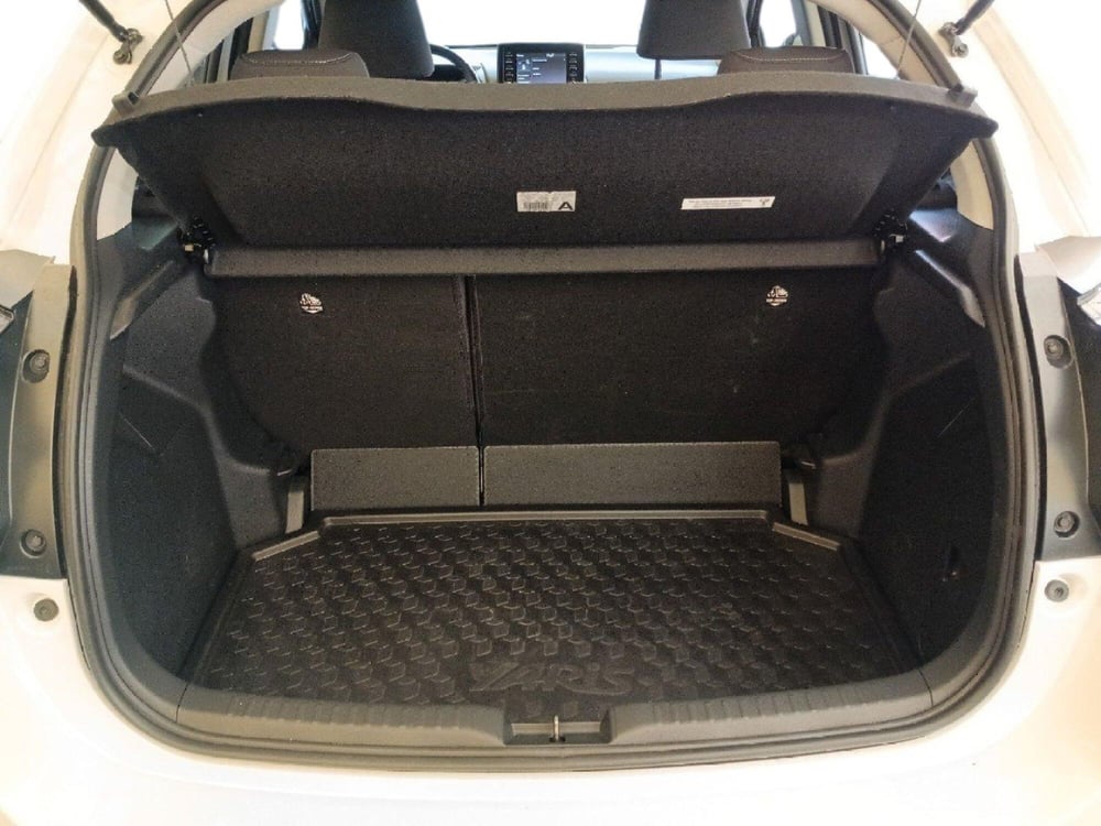 Toyota Yaris usata a Milano (12)