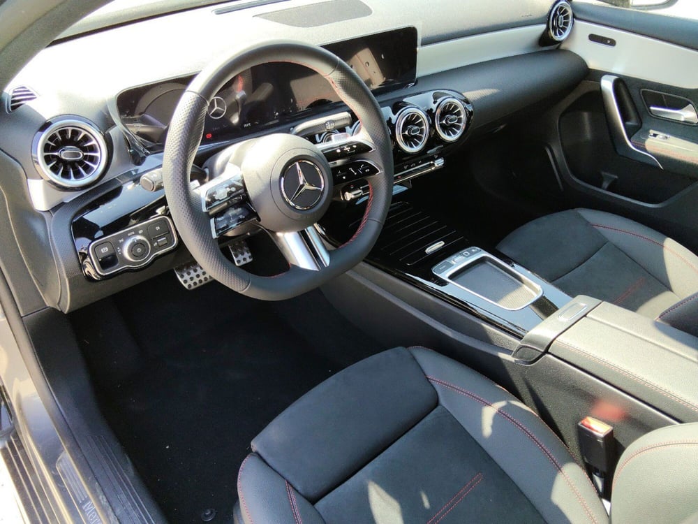 Mercedes-Benz Classe A nuova a Pescara (9)