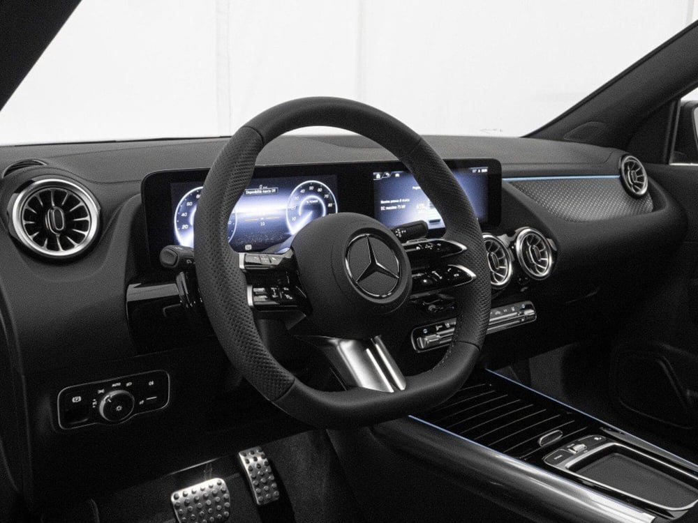 Mercedes-Benz EQA nuova a Macerata (11)