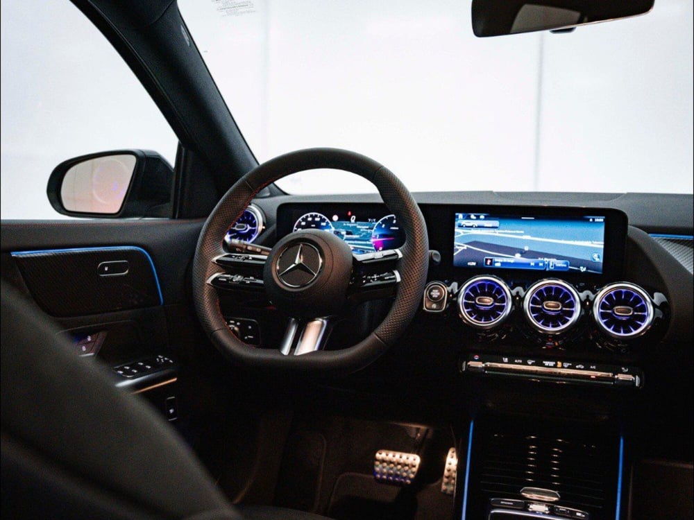Mercedes-Benz GLA SUV nuova a Macerata (18)
