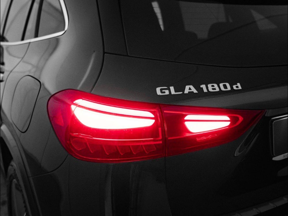 Mercedes-Benz GLA SUV nuova a Macerata (6)