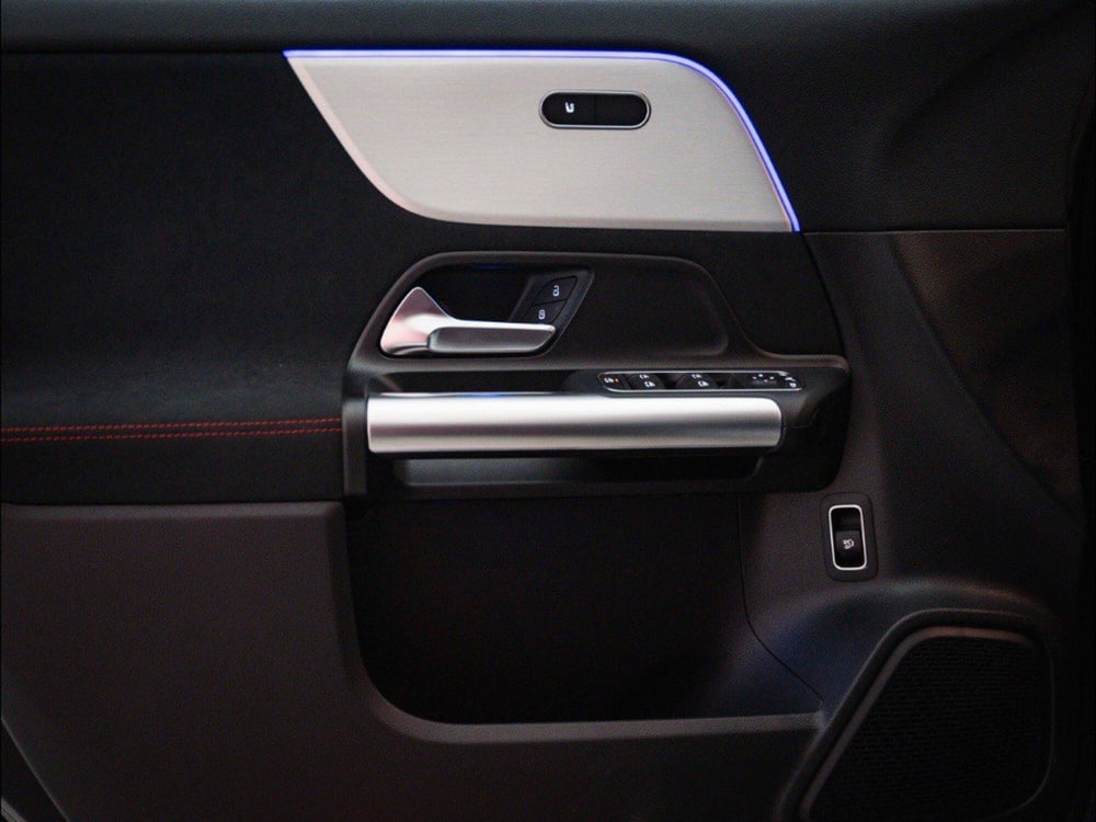 Mercedes-Benz GLA SUV nuova a Macerata (10)