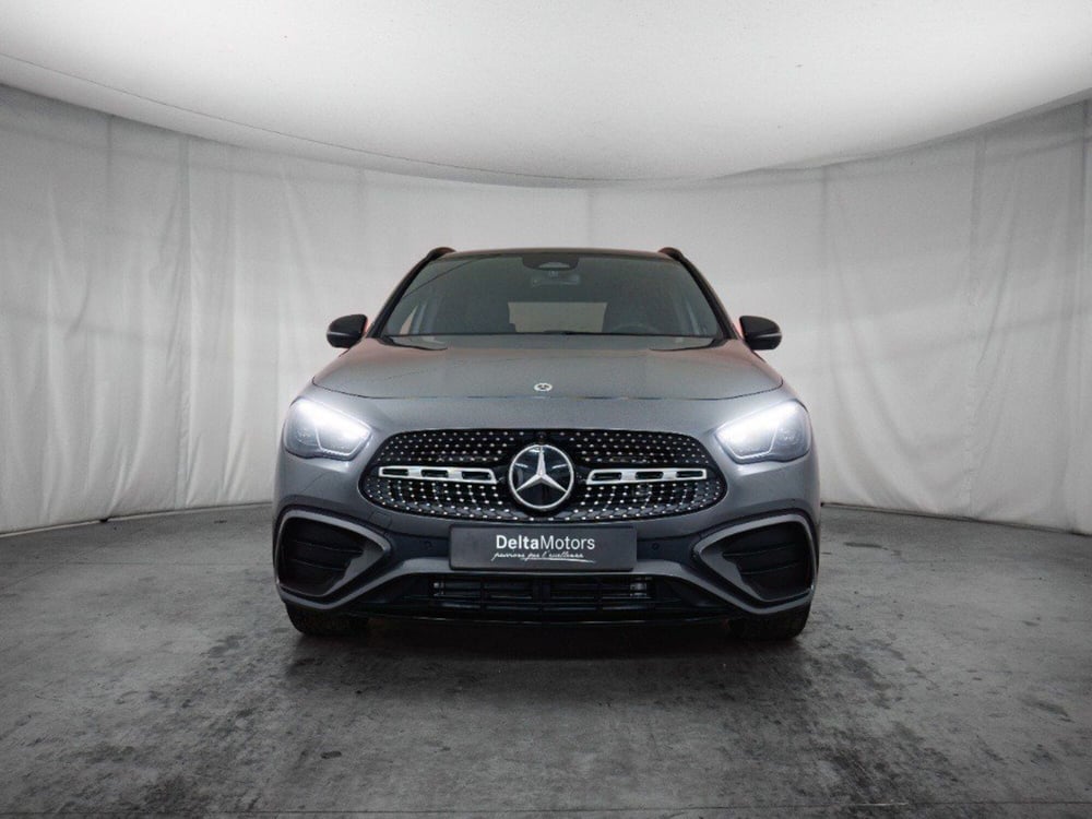 Mercedes-Benz GLA SUV nuova a Macerata (2)