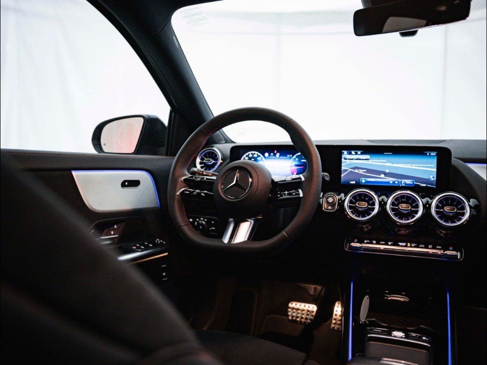 Mercedes-Benz GLA SUV nuova a Macerata (20)