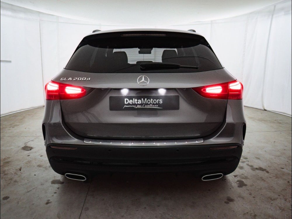 Mercedes-Benz GLA SUV nuova a Macerata (5)