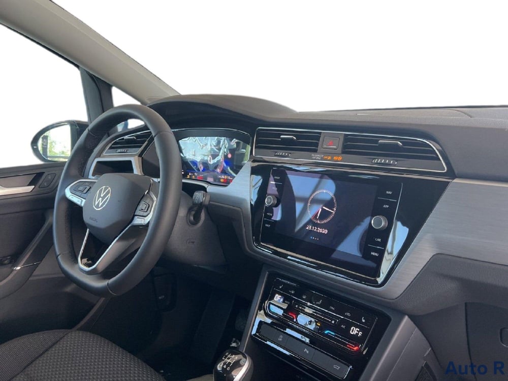 Volkswagen Touran nuova a Potenza (11)