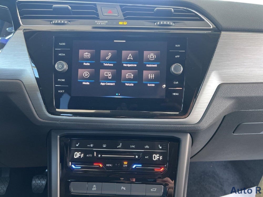 Volkswagen Touran nuova a Potenza (13)