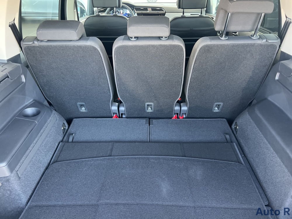Volkswagen Touran nuova a Potenza (8)