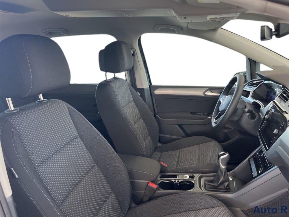 Volkswagen Touran nuova a Potenza (9)