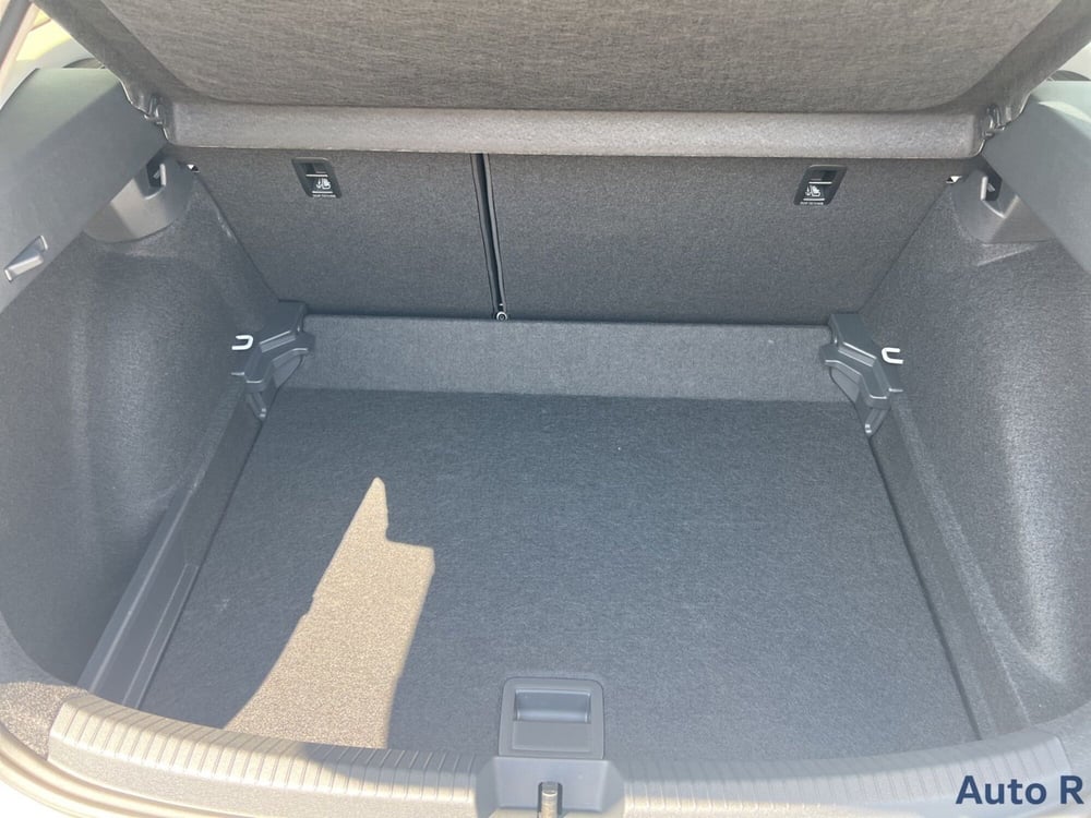 Volkswagen Taigo nuova a Potenza (8)