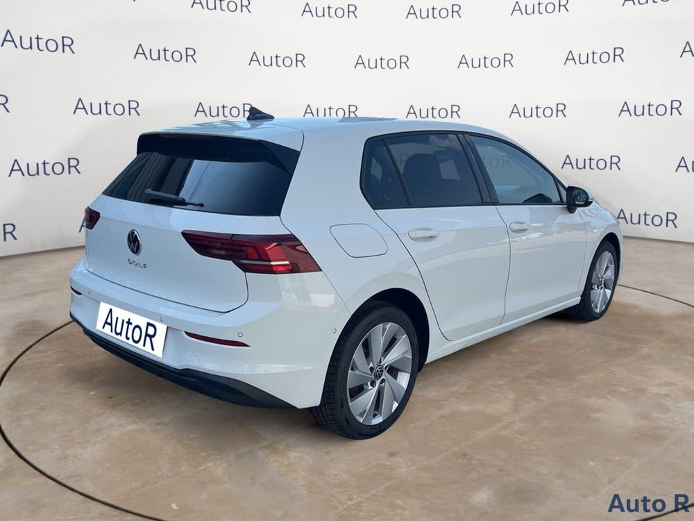 Volkswagen Golf nuova a Potenza (6)
