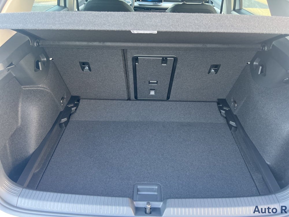 Volkswagen Golf nuova a Potenza (8)