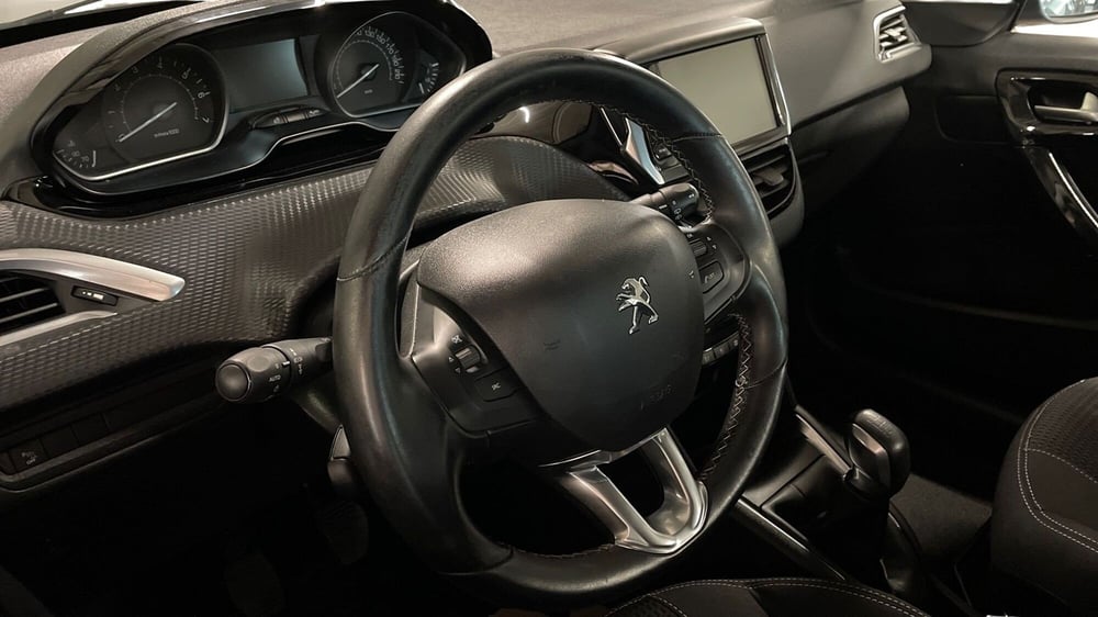 Peugeot 208 usata a Varese (6)