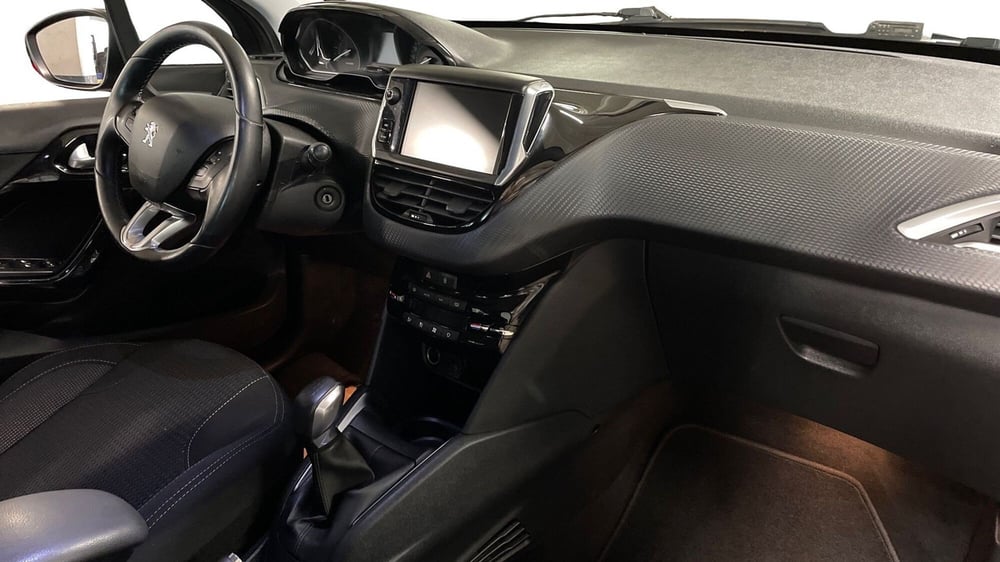 Peugeot 208 usata a Varese (9)