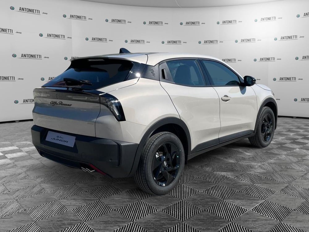 Alfa Romeo Junior nuova a Ancona (5)