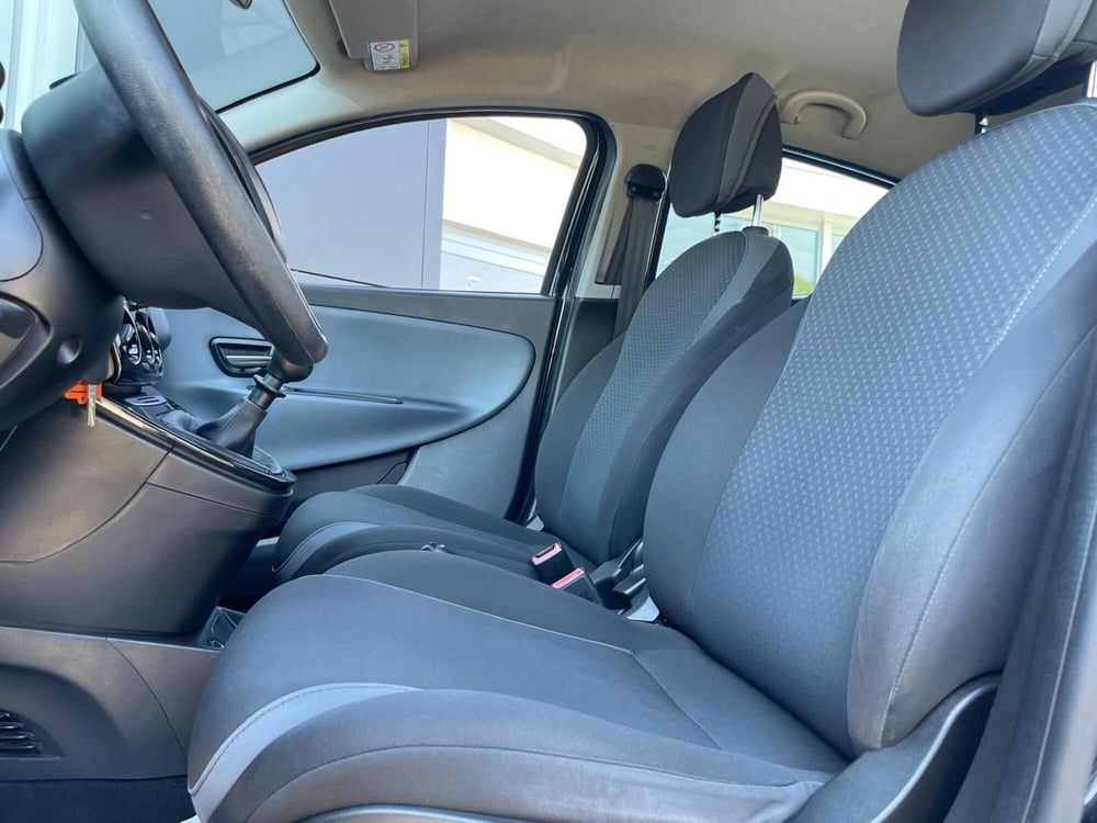 Lancia Ypsilon usata a Ancona (10)