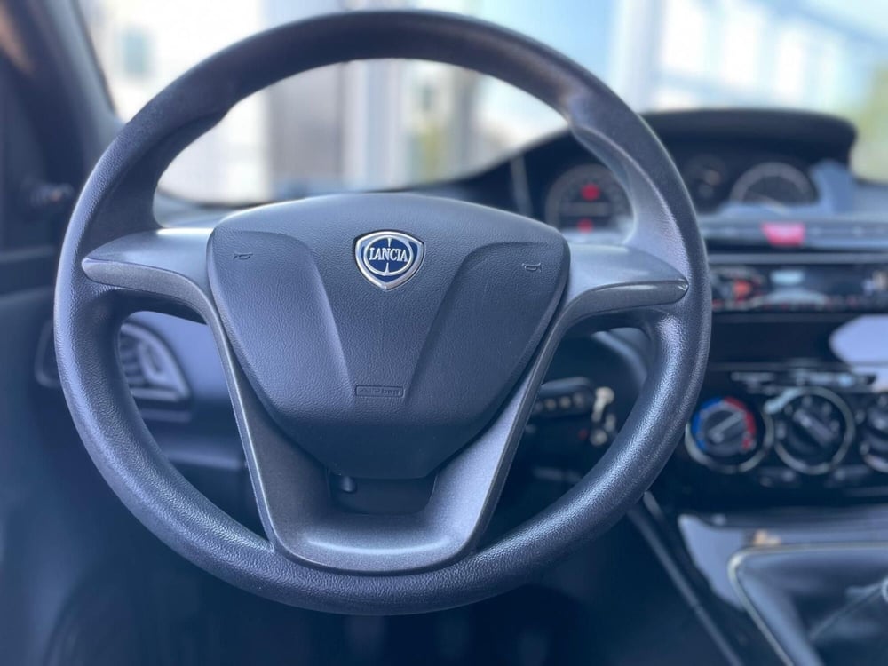 Lancia Ypsilon usata a Ancona (12)