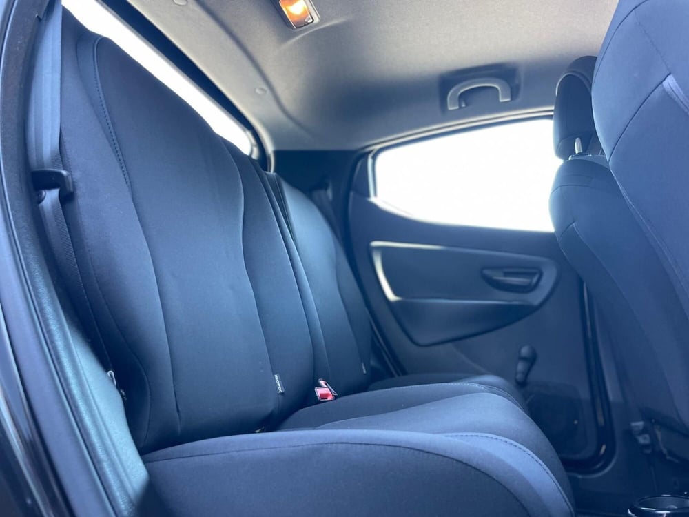 Lancia Ypsilon usata a Ancona (16)