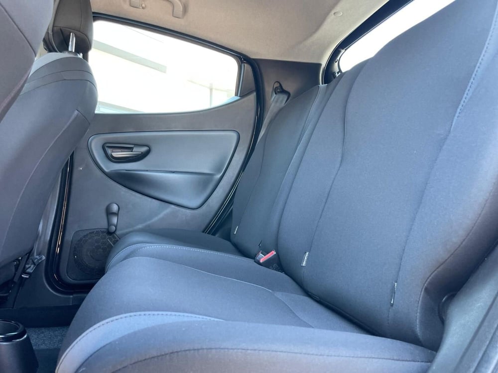 Lancia Ypsilon usata a Ancona (17)