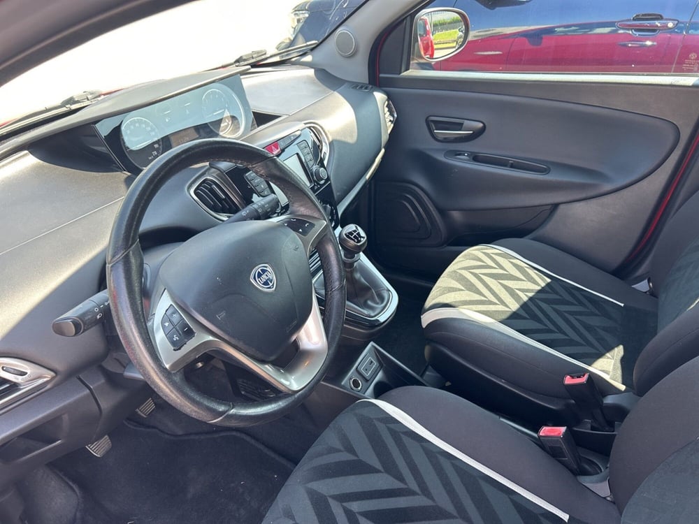 Lancia Ypsilon usata a Bergamo (11)