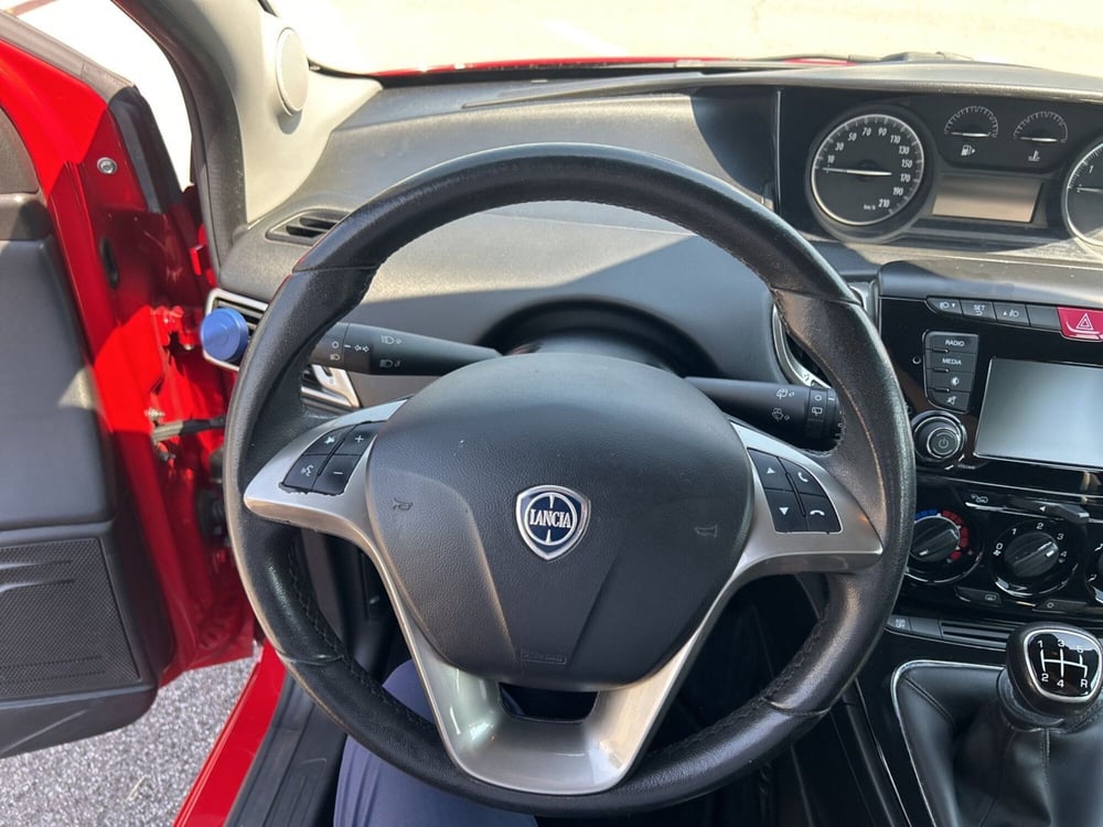 Lancia Ypsilon usata a Bergamo (12)