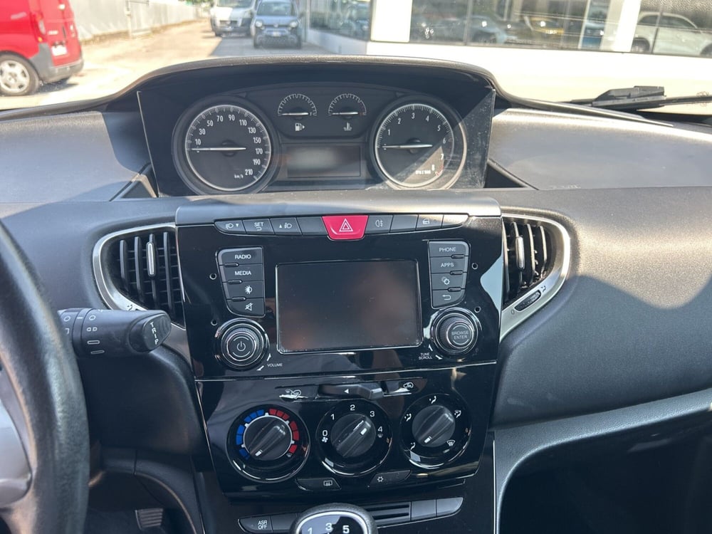 Lancia Ypsilon usata a Bergamo (13)