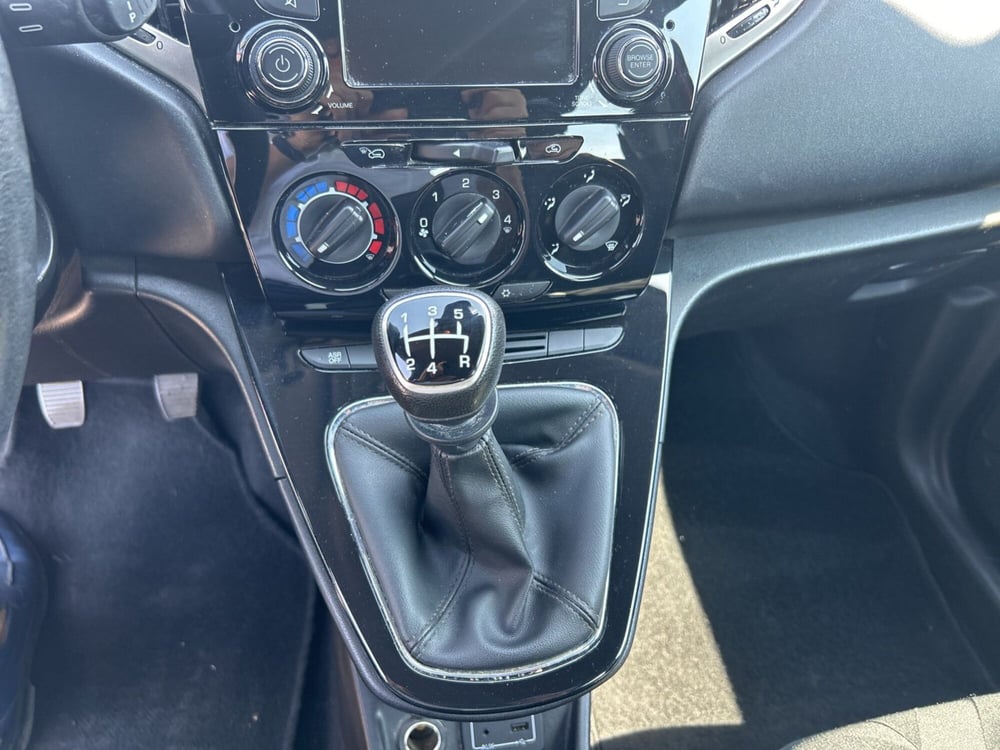 Lancia Ypsilon usata a Bergamo (14)