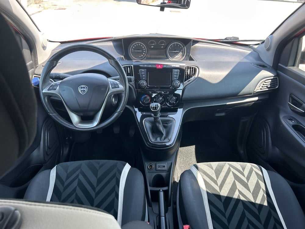 Lancia Ypsilon usata a Bergamo (9)