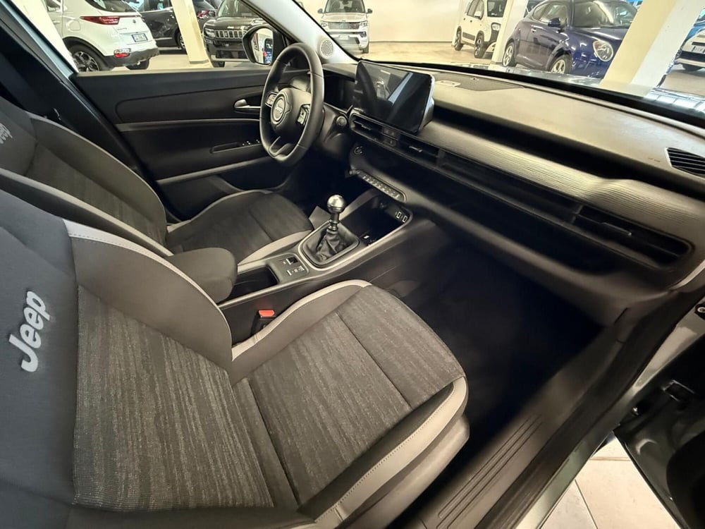 Jeep Avenger nuova a Arezzo (12)