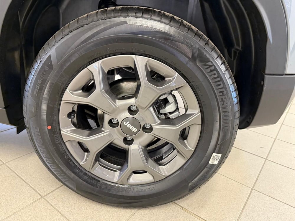 Jeep Avenger nuova a Arezzo (17)