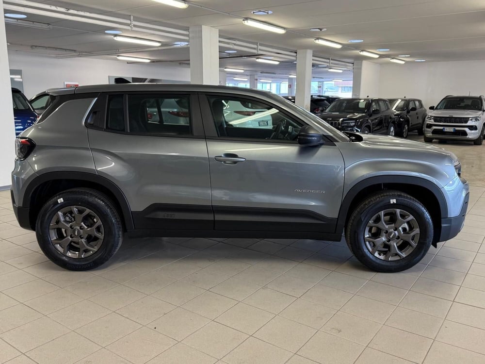 Jeep Avenger nuova a Arezzo (4)