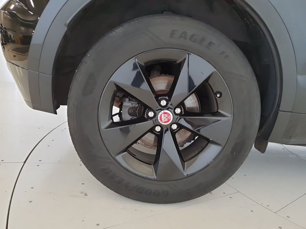 Jaguar E-Pace usata a Monza e Brianza (9)