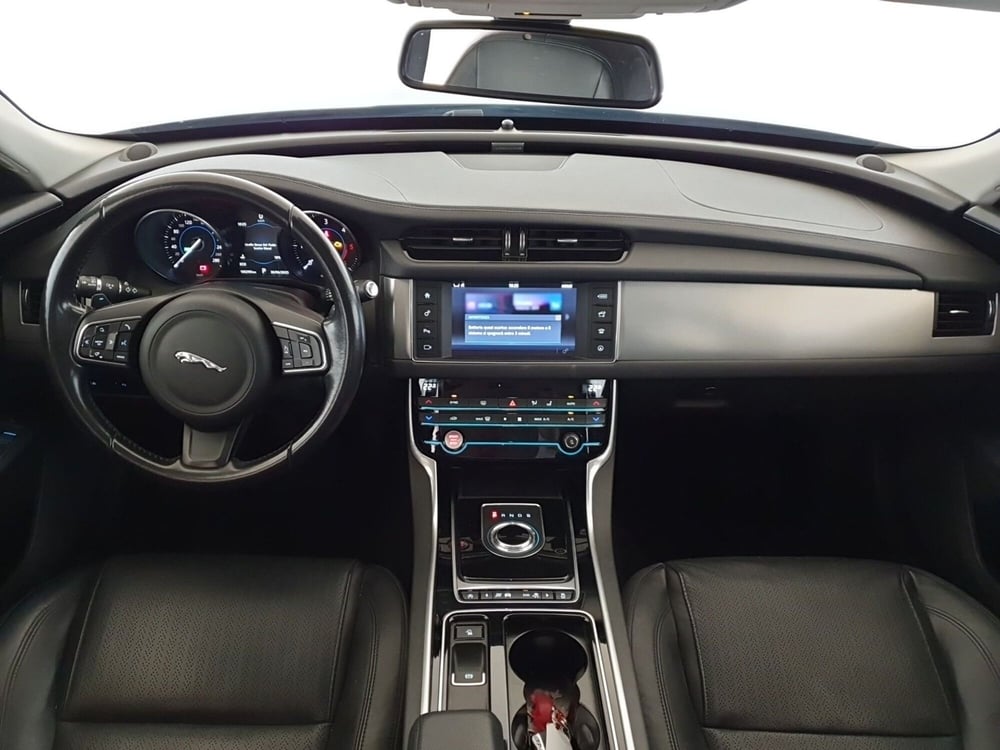 Jaguar XF usata a Monza e Brianza (4)