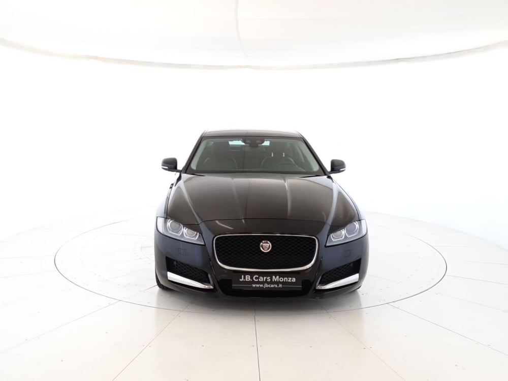 Jaguar XF usata a Monza e Brianza (8)